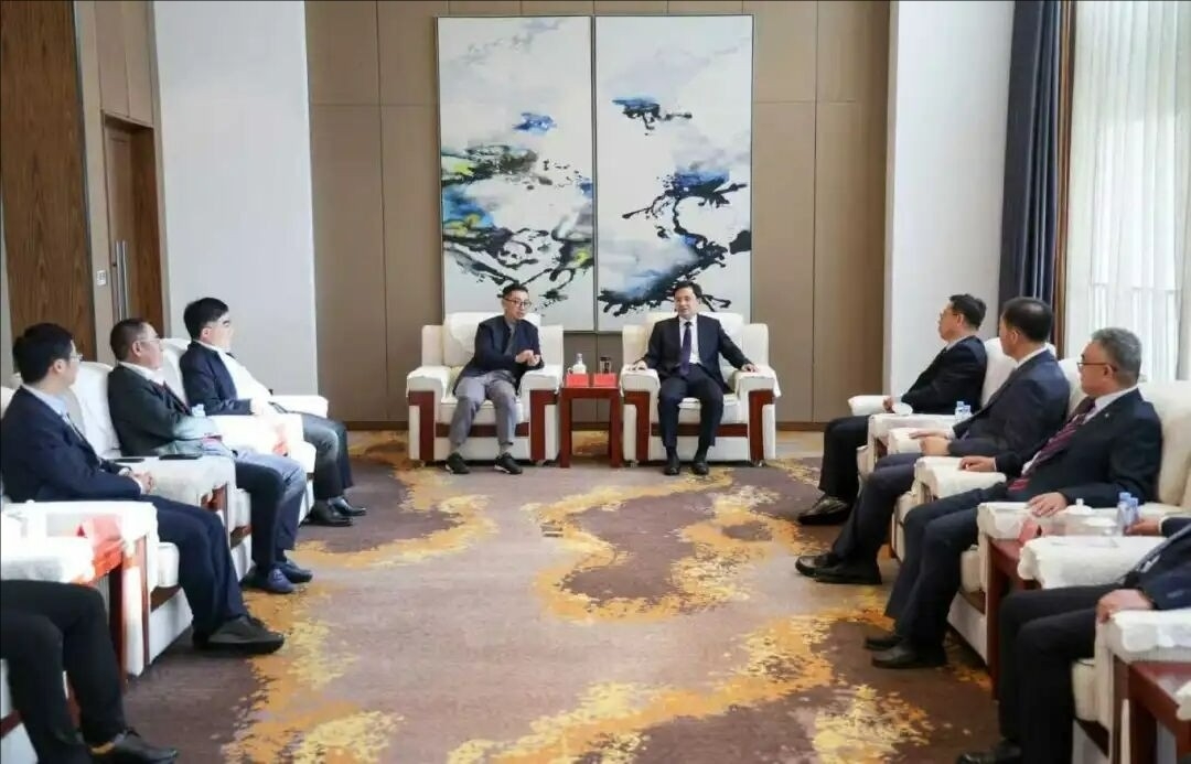 周金星齊海斌會(huì)見(jiàn)參加2025年烏海固態(tài)電池產(chǎn)業(yè)發(fā)展大會(huì)企業(yè)家代表